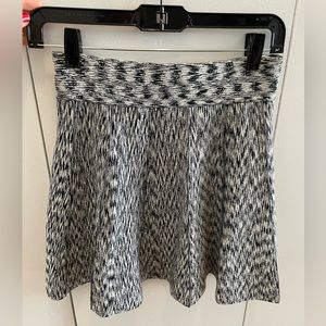 Club Monaco black and white skirt size xs!